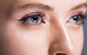 Сыворотка для ресниц применяется один раз в день в течение четырех недель