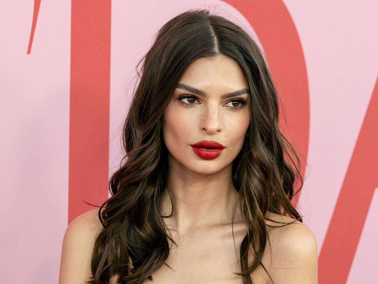 Ратаковски&nbsp;родилась в 1991 году в Великобритании