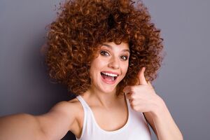 Стилист заметила, что мужчины обращали на нее минимум внимания, когда она была брюнеткой, но став рыжеволосой, Стивенс встретила свою любовь