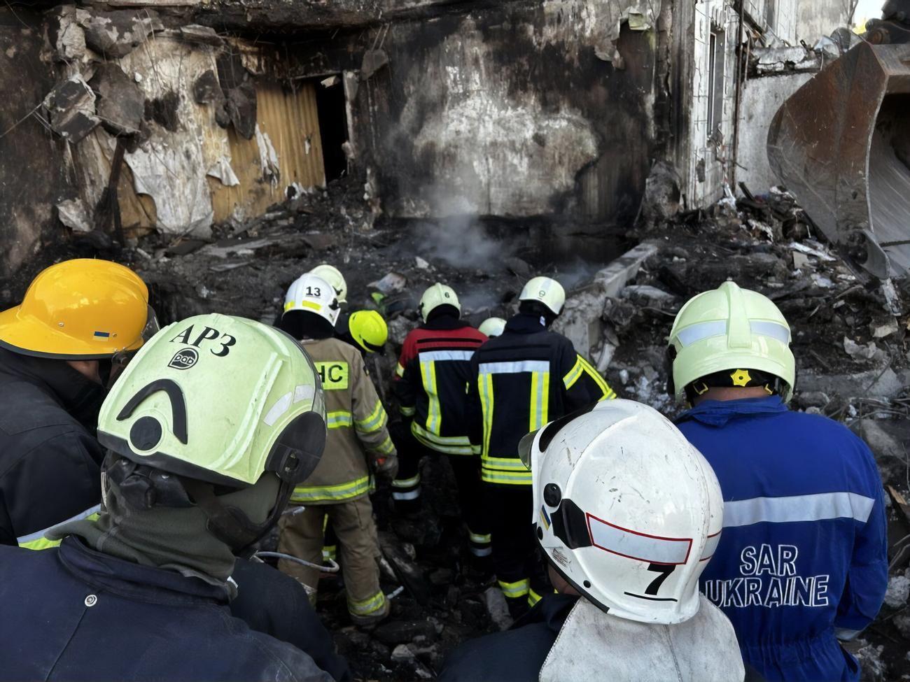 Рятувально-пошукова операція в Умані триває вже понад 30 годин
