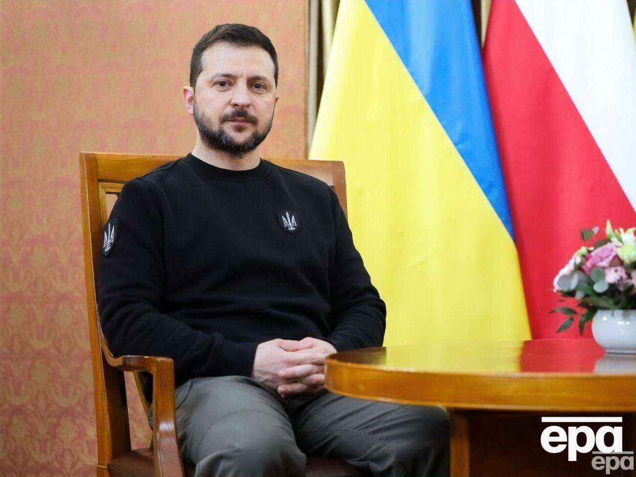 По словам Зеленского, оккупанты лишь создают видимость того, что в Крыму у них все под контролем