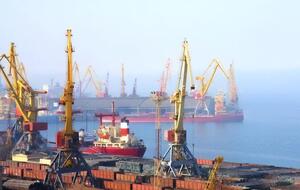 Поставки из Украины железной руды и стали, обычно экспортируемые крупными грузовыми судами, полностью прекратились