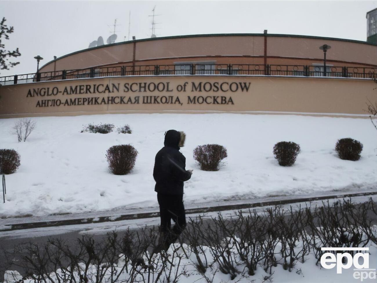 Школа была основана для детей дипломатов в 1949 году