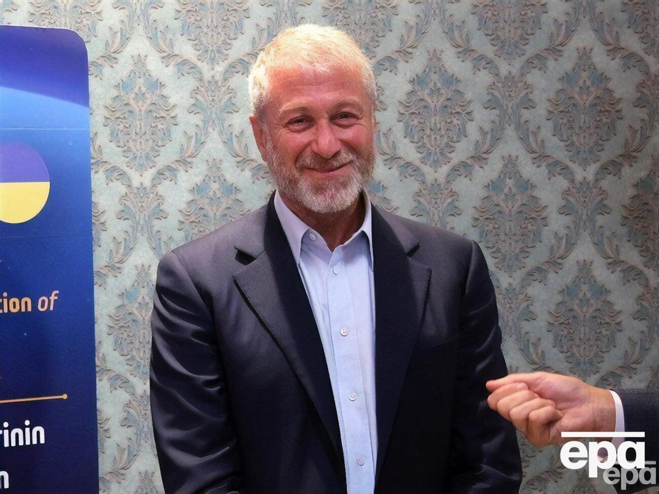 Абрамович на протяжении десятилетий оспаривал любую финансовую связь с Путиным