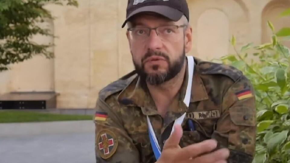 Запорожець розповів, що з волонтерами вони вивезли з Чернігова майже 1 тис. осіб