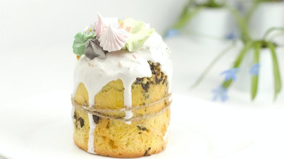 Випікаємо панеттоне в духовці, розігрітій до 180 °С, протягом 30 хвилин