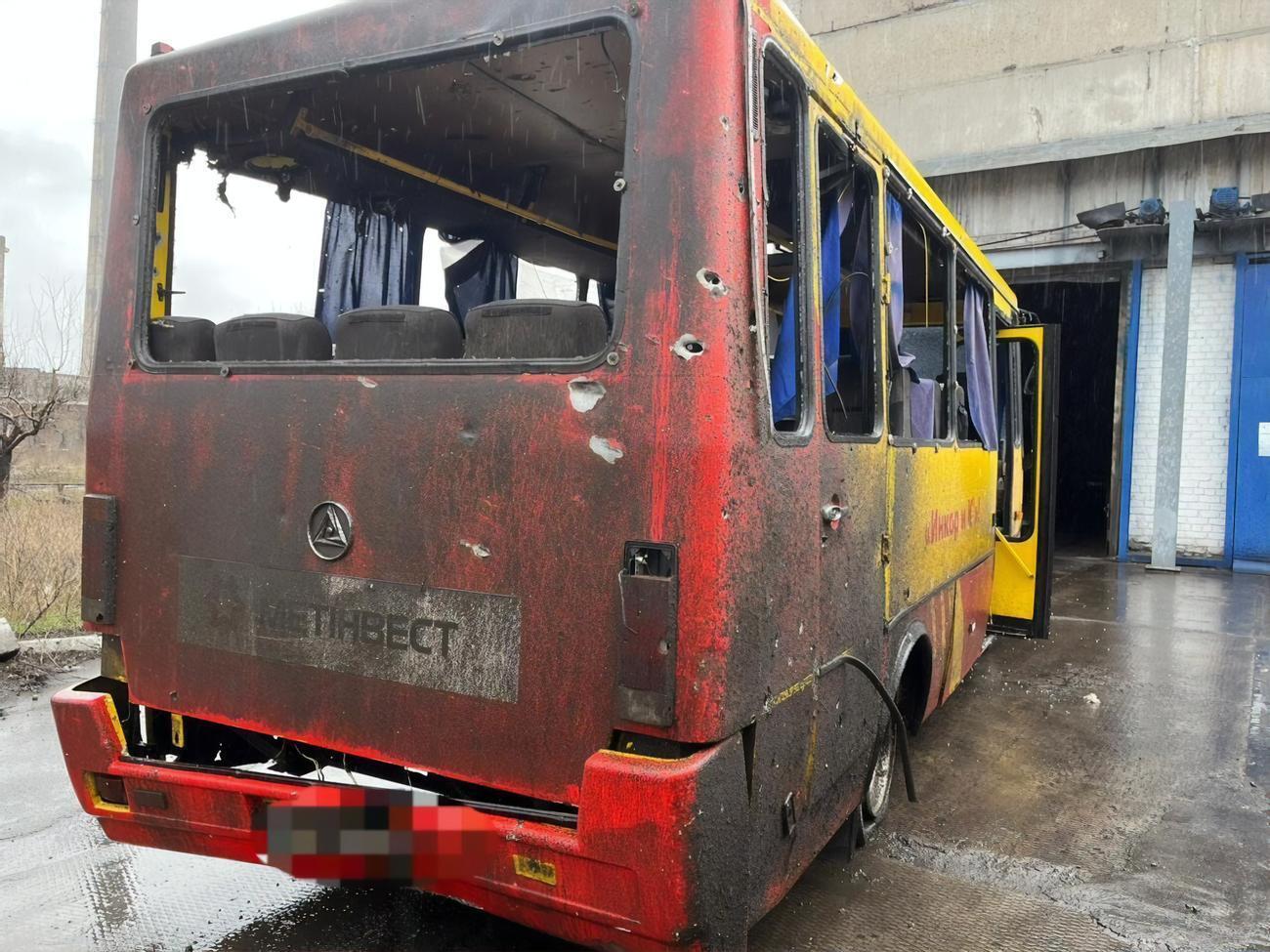 Росіяни влучили у відомчий автобус в Авдіївці, в якому на той час перебувало двоє людей, зазначив Кириленко