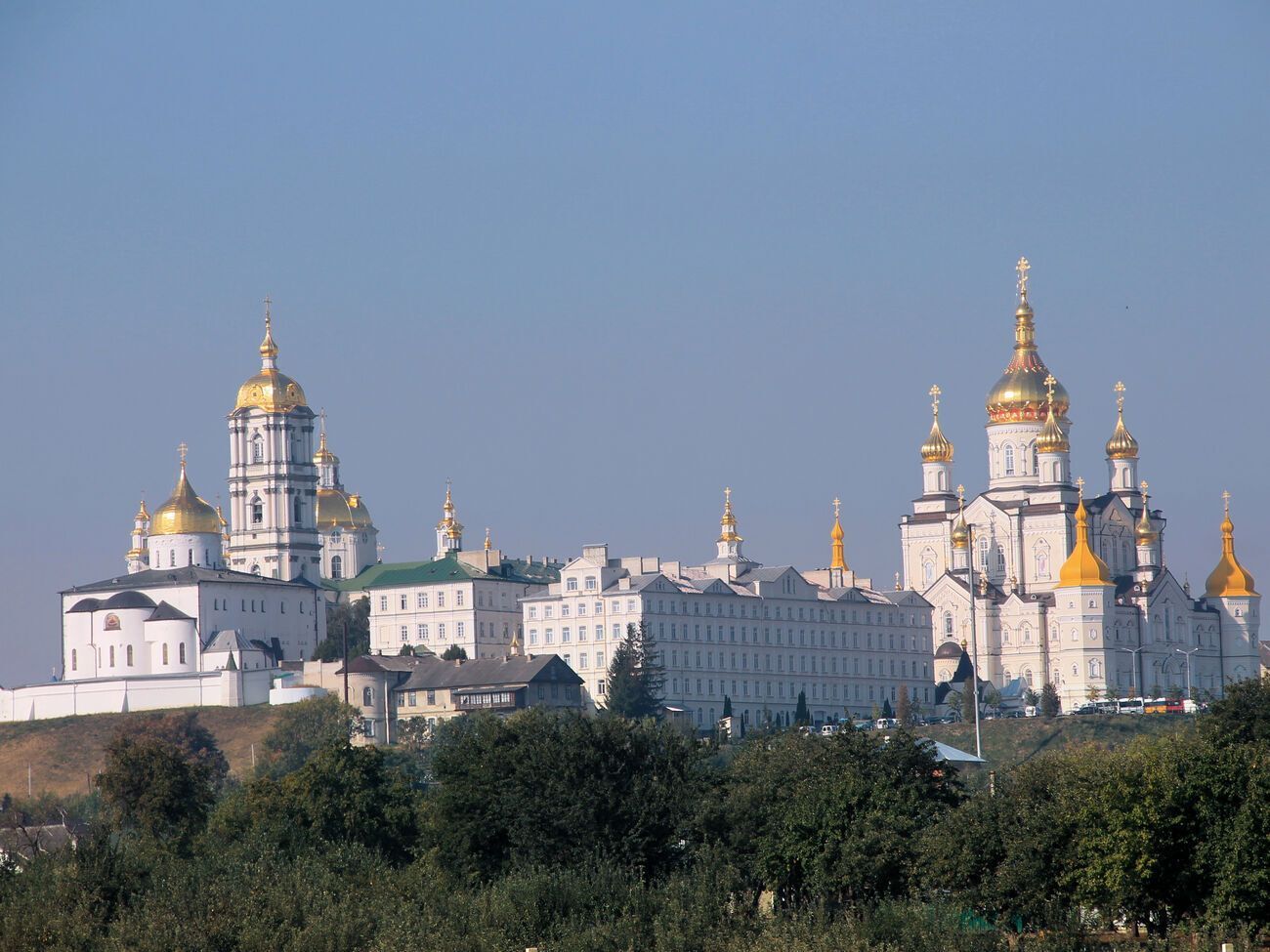 В Почаевской лавре богослужения проводит УПЦ МП