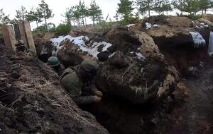 У листопаді 2022 року лінію окопів уже було видно