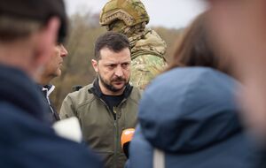 Поездку в Черниговскую область Зеленский назвал одной из самых тяжелых эмоционально