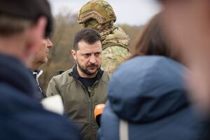 Поездку в Черниговскую область Зеленский назвал одной из самых тяжелых эмоционально