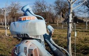 Обычной водой отмыть распылитель после бордоской смеси не получится