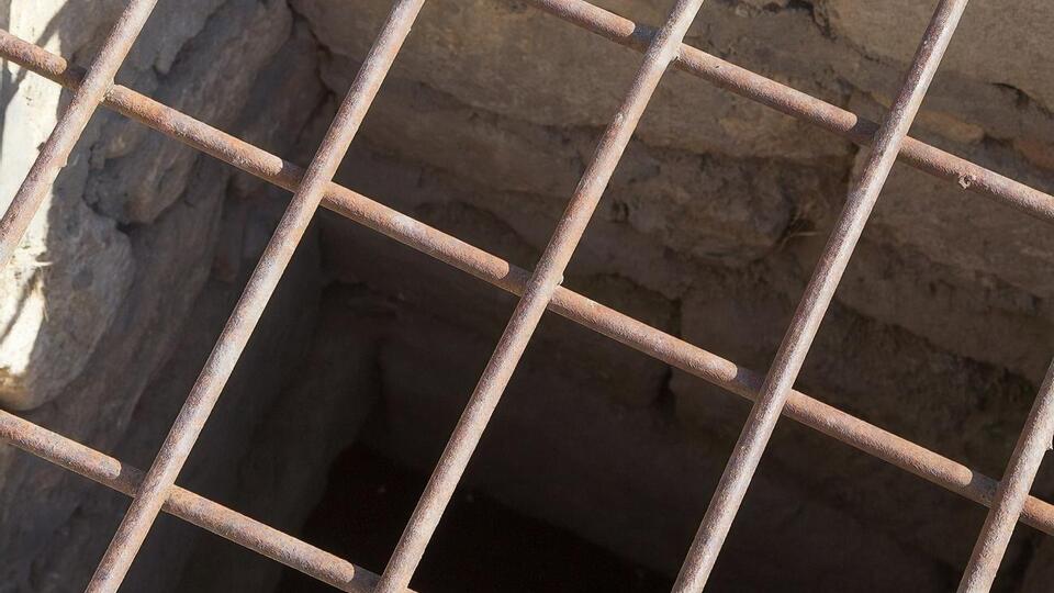 У підземні в'язниці саджають за пияцтво і спроби покинути армію, ідеться у звіті британської розвідки