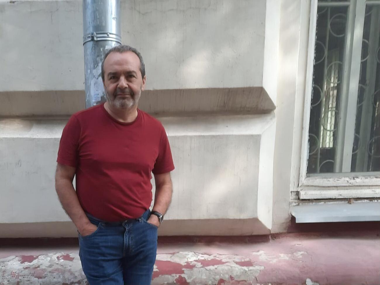 Слабкий російський ліберал, дуже слабкий. Його, однак, вигідно вирізняє від Путіна та обставина, що в нього, ліберала, легко плюнути