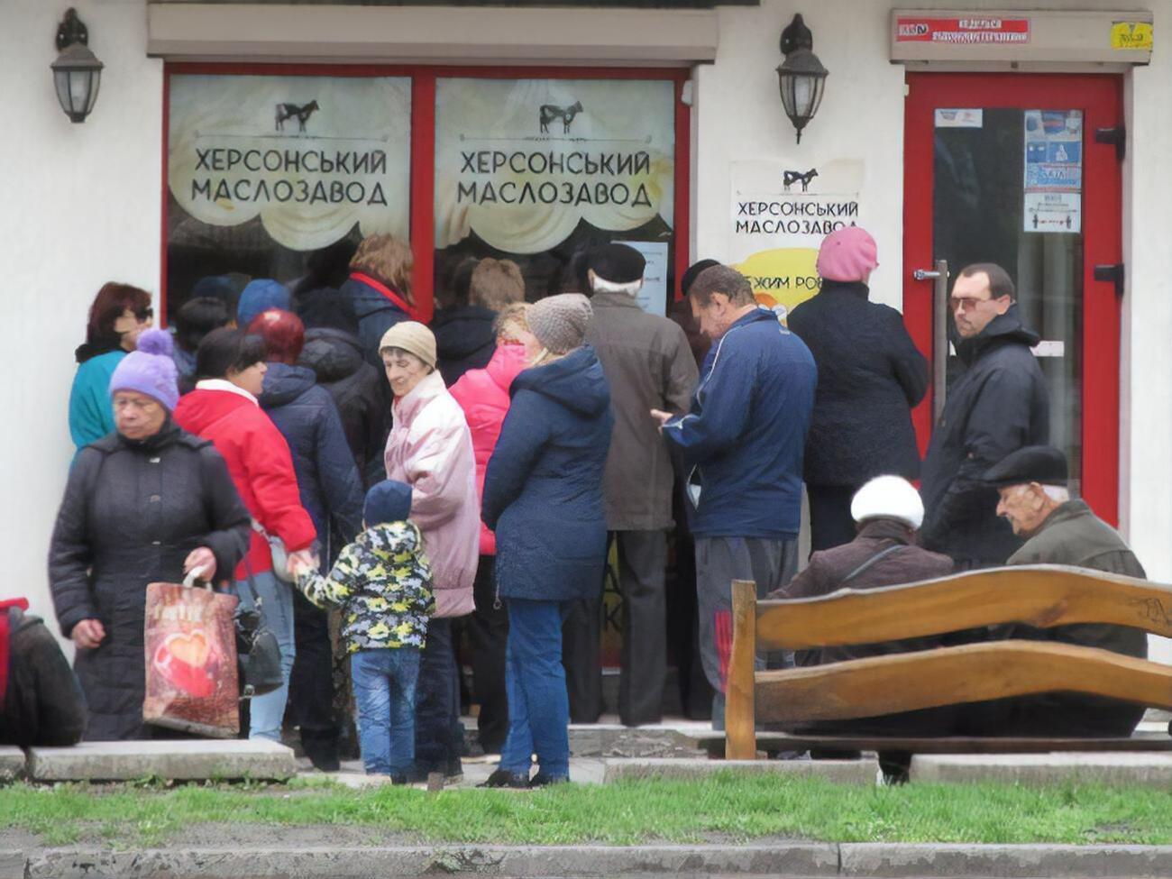 Клочко: Окремі магазини почали приймати оплату картками українських банків