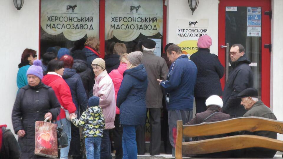 Клочко: Окремі магазини почали приймати оплату картками українських банків