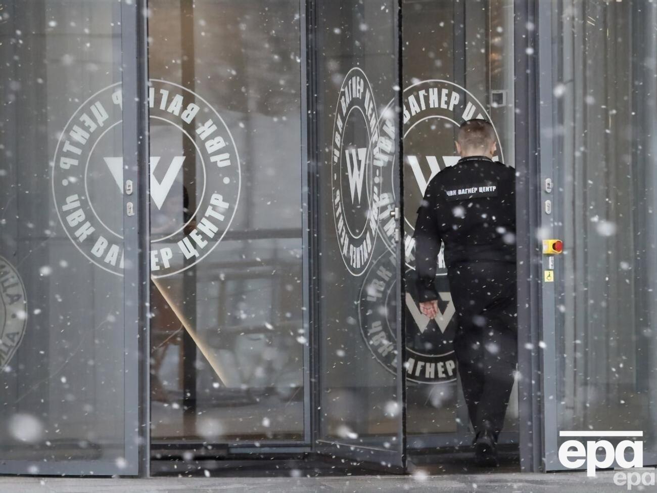 В Кремле хотят вывести на передний план более подконтрольную ему частную военную компанию, чем "Вагнер", считают в разведке