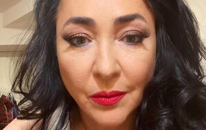 Лолита гавкала, мяукала и чирикала