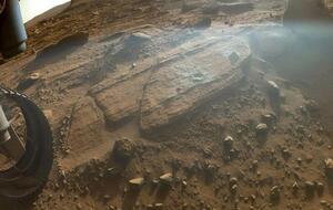 Perseverance вырезал фрагмент породы на Марсе