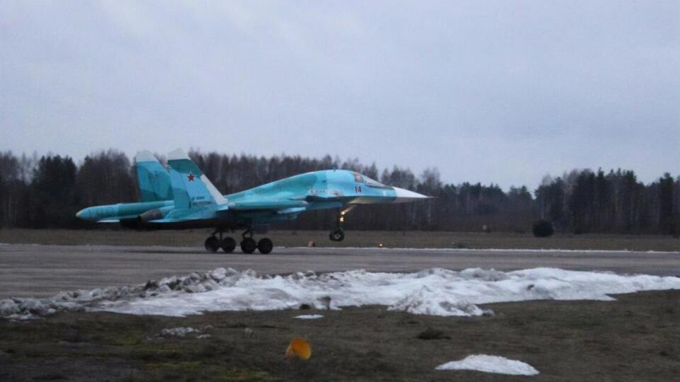 В ходе тренировки "отрабатываются вопросы планирования применения ВВС и войск ПВО в деятельности региональной группировки войск", отметили в минобороны Беларуси