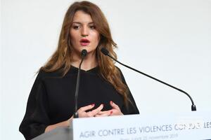 Фотографии министра использованы в качестве иллюстраций статьи о правах женщин и представителей ЛГБТ