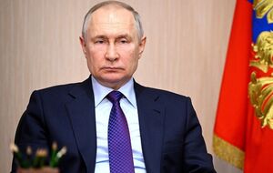 Путин не пользуется мобильной связью, рассказал сотрудник ФСО