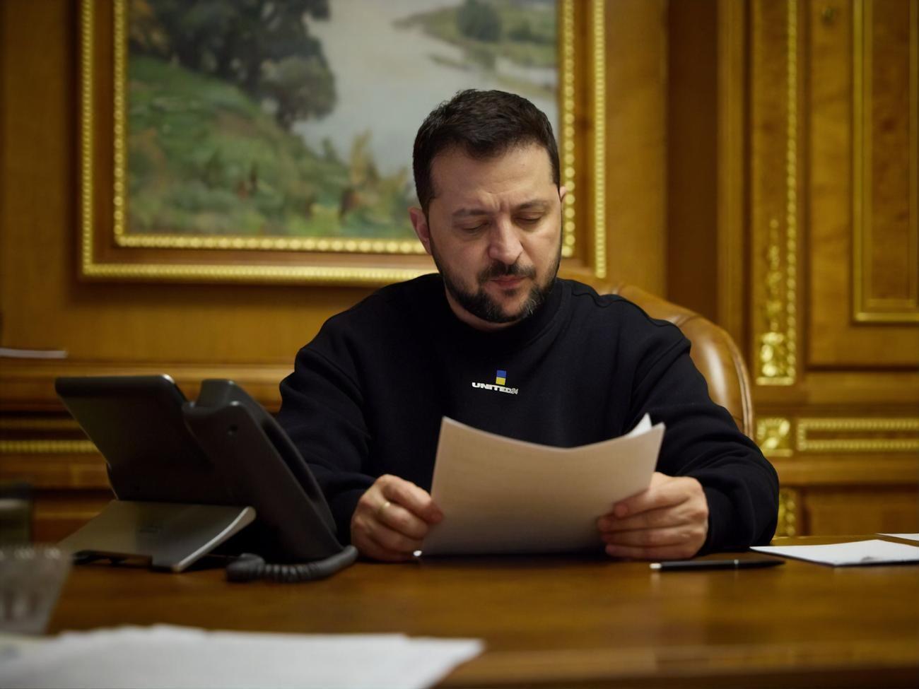 "Подробно обсудили ситуацию на поле боя", &ndash; написал президент