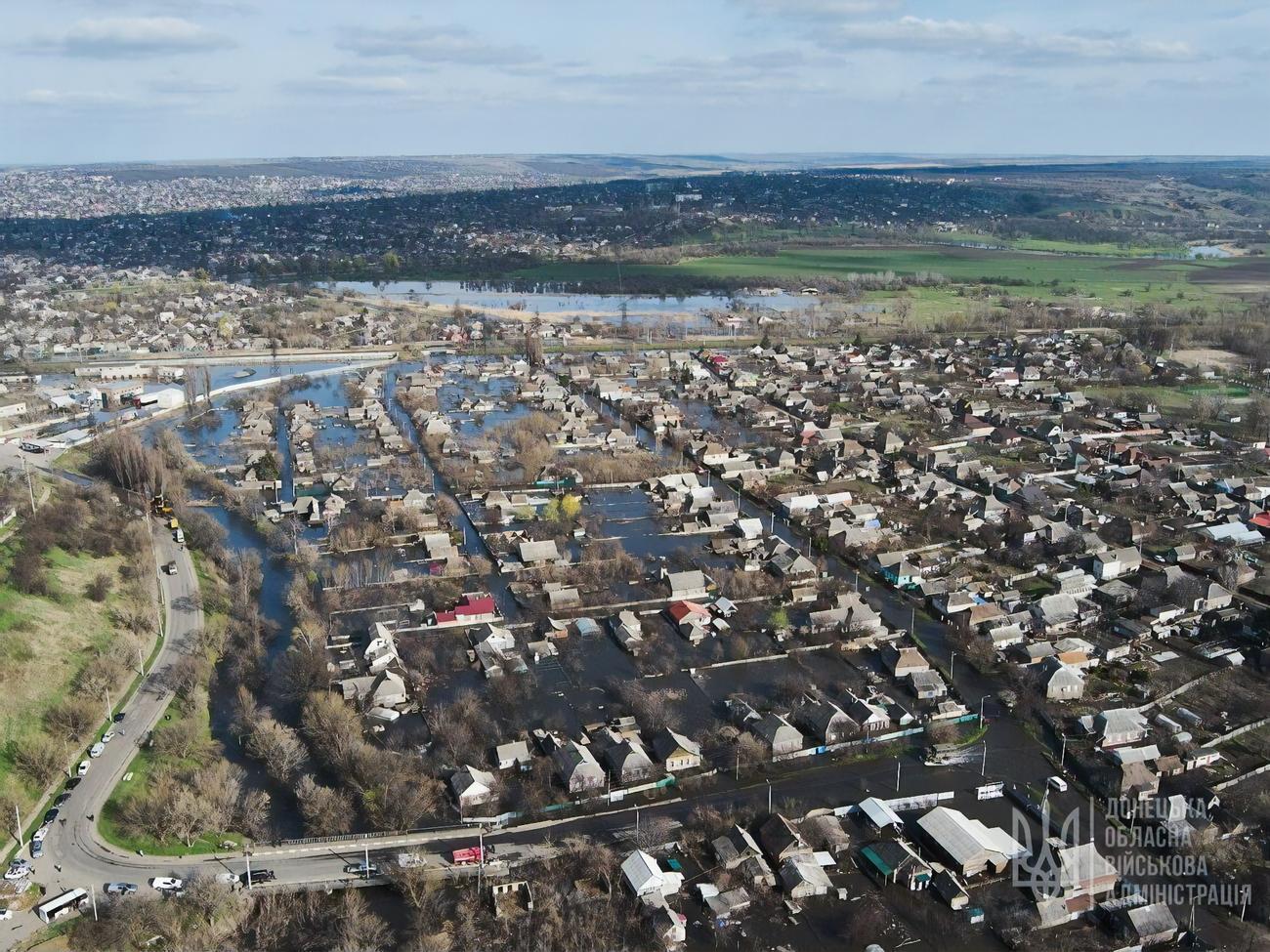 Из затопленных домов уже эвакуировано шестерых местных жителей, сообщил городской голова Краматорска