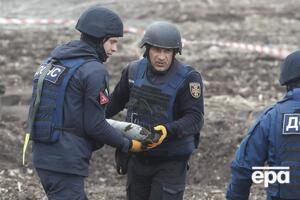 По данным правительства, взрывоопасными предметами покрыто около 174 тыс. км² земли в Украине