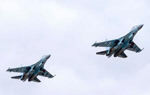 Российские Су-35 нанесли авиаудар по селу Печенюги, отметило ОК "Север"