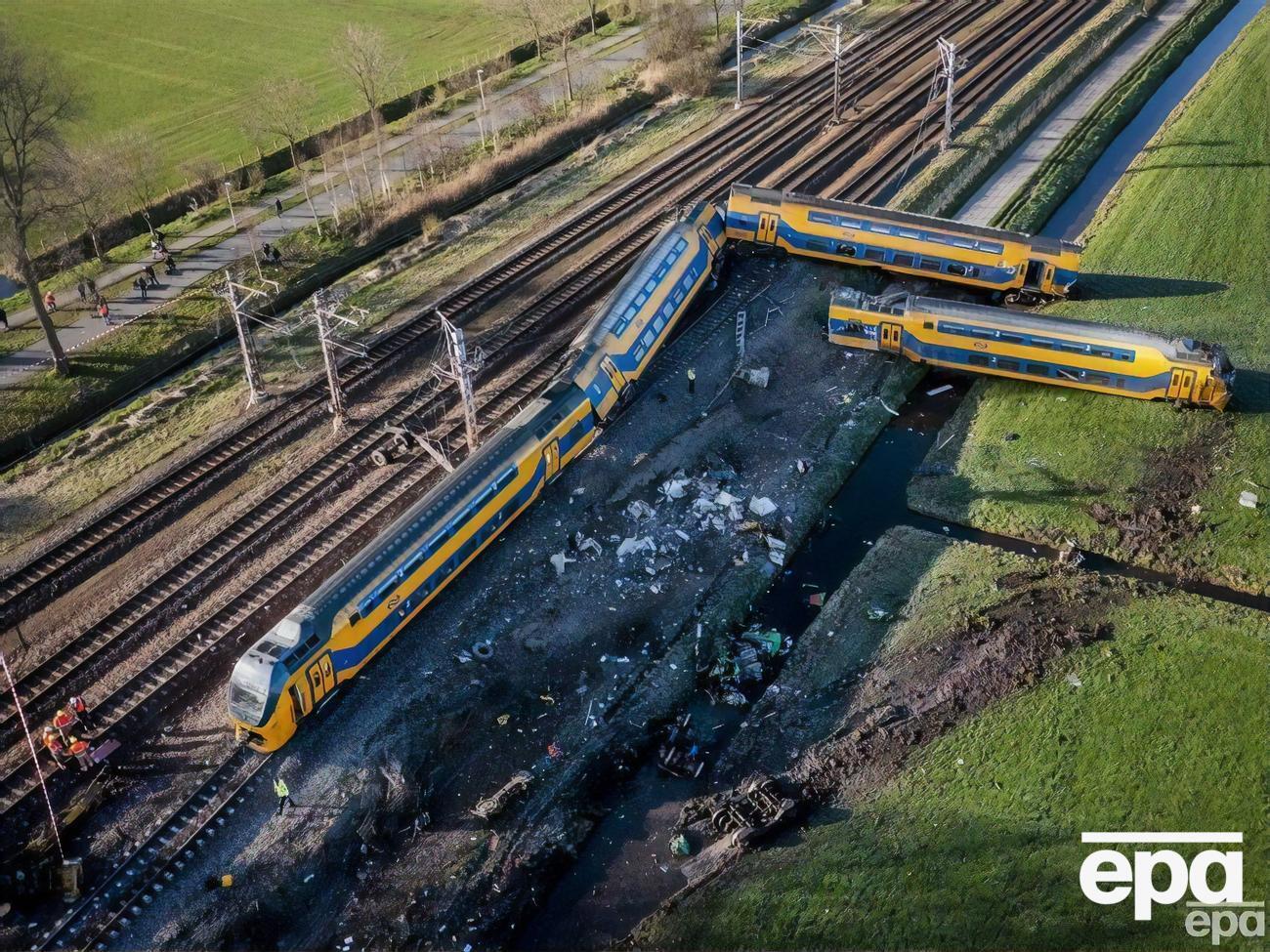 Движение на участке крушения перекрыли на неделю