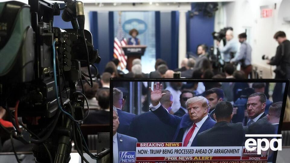 Трамп прибыл в офис окружного прокурора Манхэттена, где его арестовали до предъявления обвинения