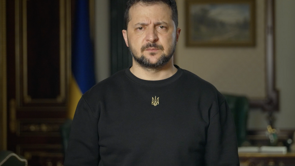 Зеленский отметил, что он постоянно на связи с командующими