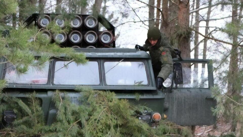 Накануне минобороны Беларуси объявило учения с участием авиации и ПВО страны