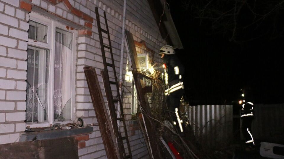 В области повреждены жилые дома, хозпостройки и частный транспорт