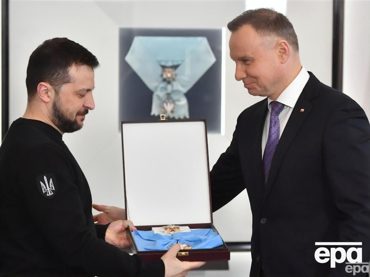 Орден Белого Орла является старейшей и ценнейшей польской наградой, отметил Дуда (справа) после вручения награды Зеленскому