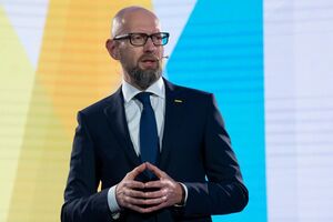 Яценюк вважає, що Росії потрібне заморожування війни в Україні