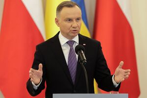 Польша все время решительно поддерживает полноправное членство Украины в НАТО, отметил Дуда