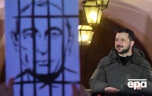 Зеленский: Враг хотел похоронить нашу с вами независимость. А мы стоим крепко!