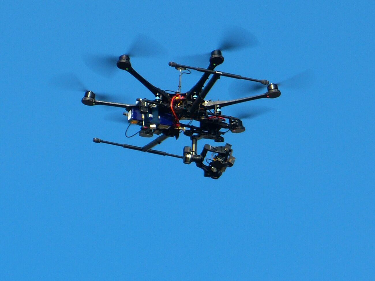 На российском заводе нашли упавший дрон с камерами