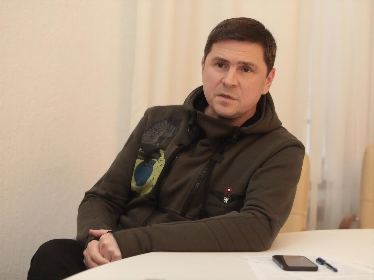 Подоляк заявил, что территориальные уступки не обсуждаются