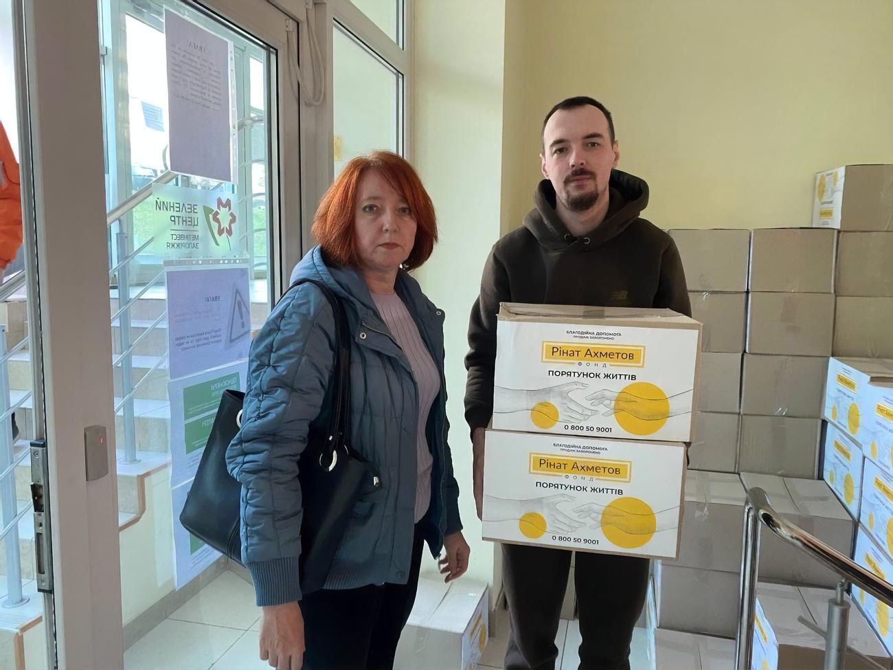 Фонд Ріната Ахметова передав понад пів мільйона продуктових наборів для жителів 22 областей України