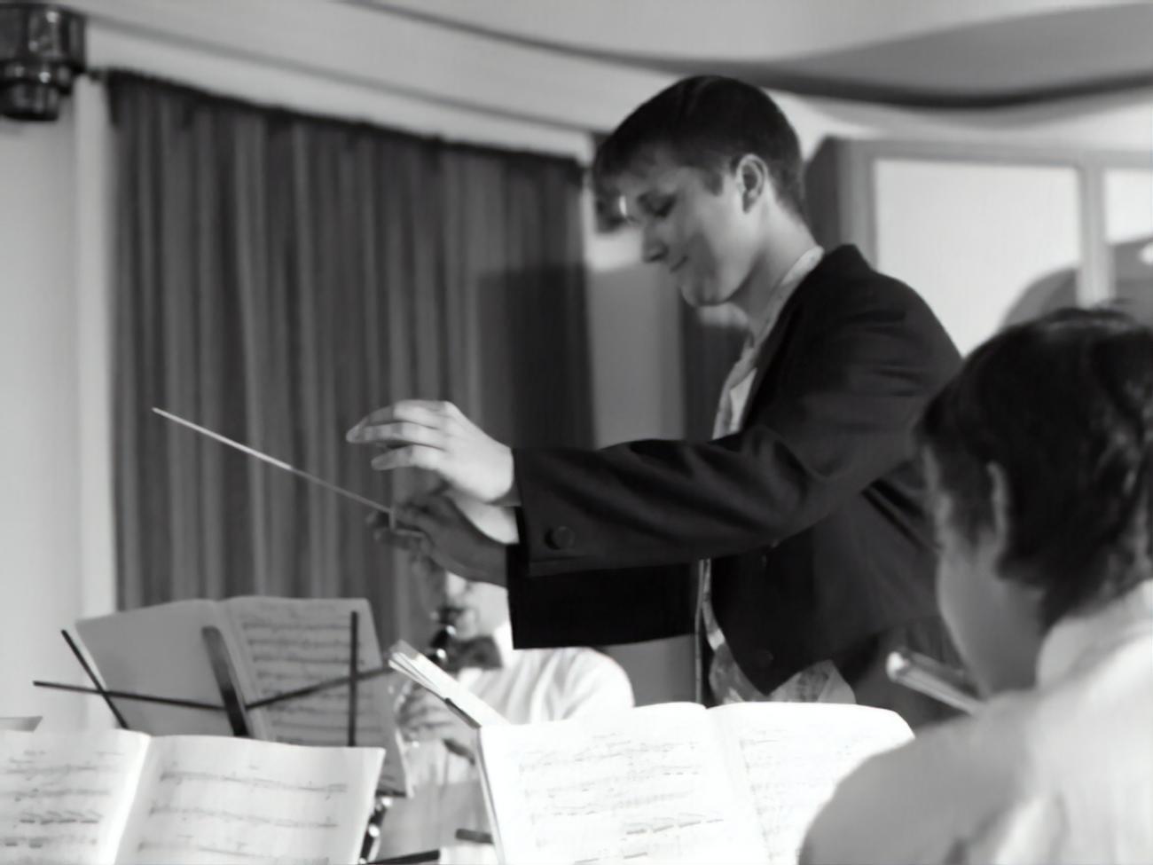 Старовицький грав на фаготі, був диригентом-постановником, брав участь у перекладі на українську опери Россіні