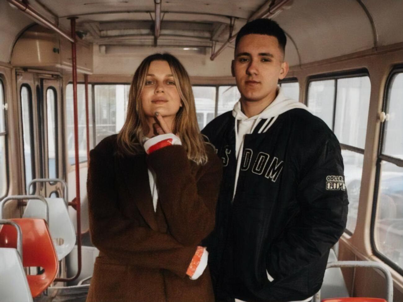 Kola, коментуючи новий трек із Yaktak, зазначила, що пісню присвячено дівчатам і жінкам