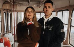 Kola, коментуючи новий трек із Yaktak, зазначила, що пісню присвячено дівчатам і жінкам