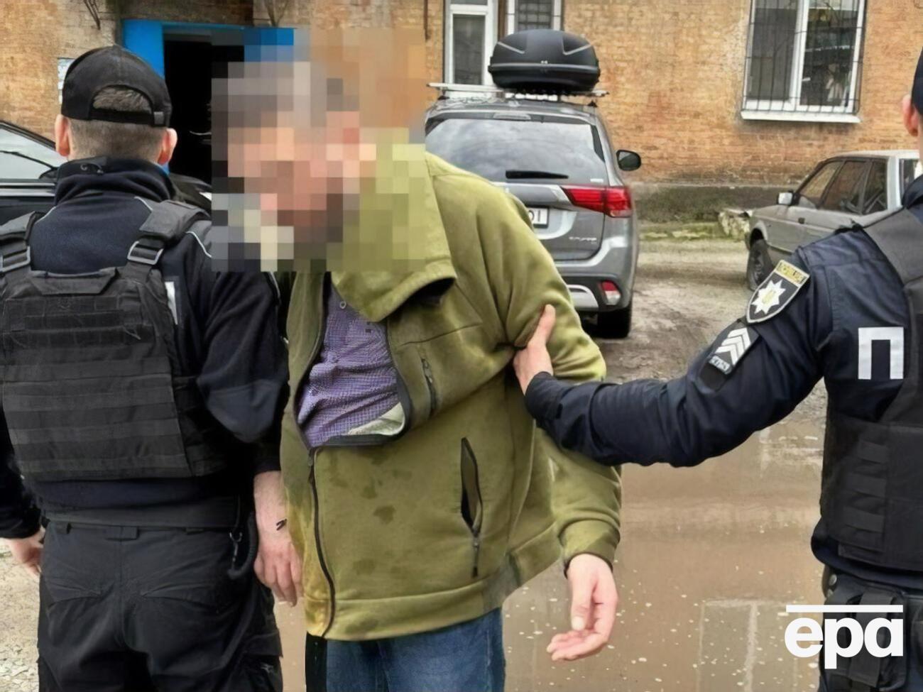 Після смерті дружини священник жив разом із дітьми