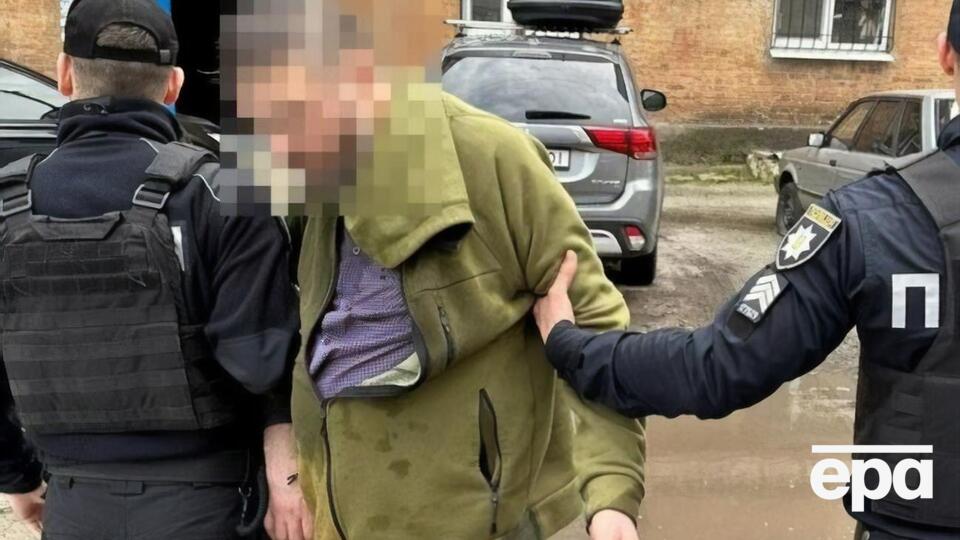 Після смерті дружини священник жив разом із дітьми