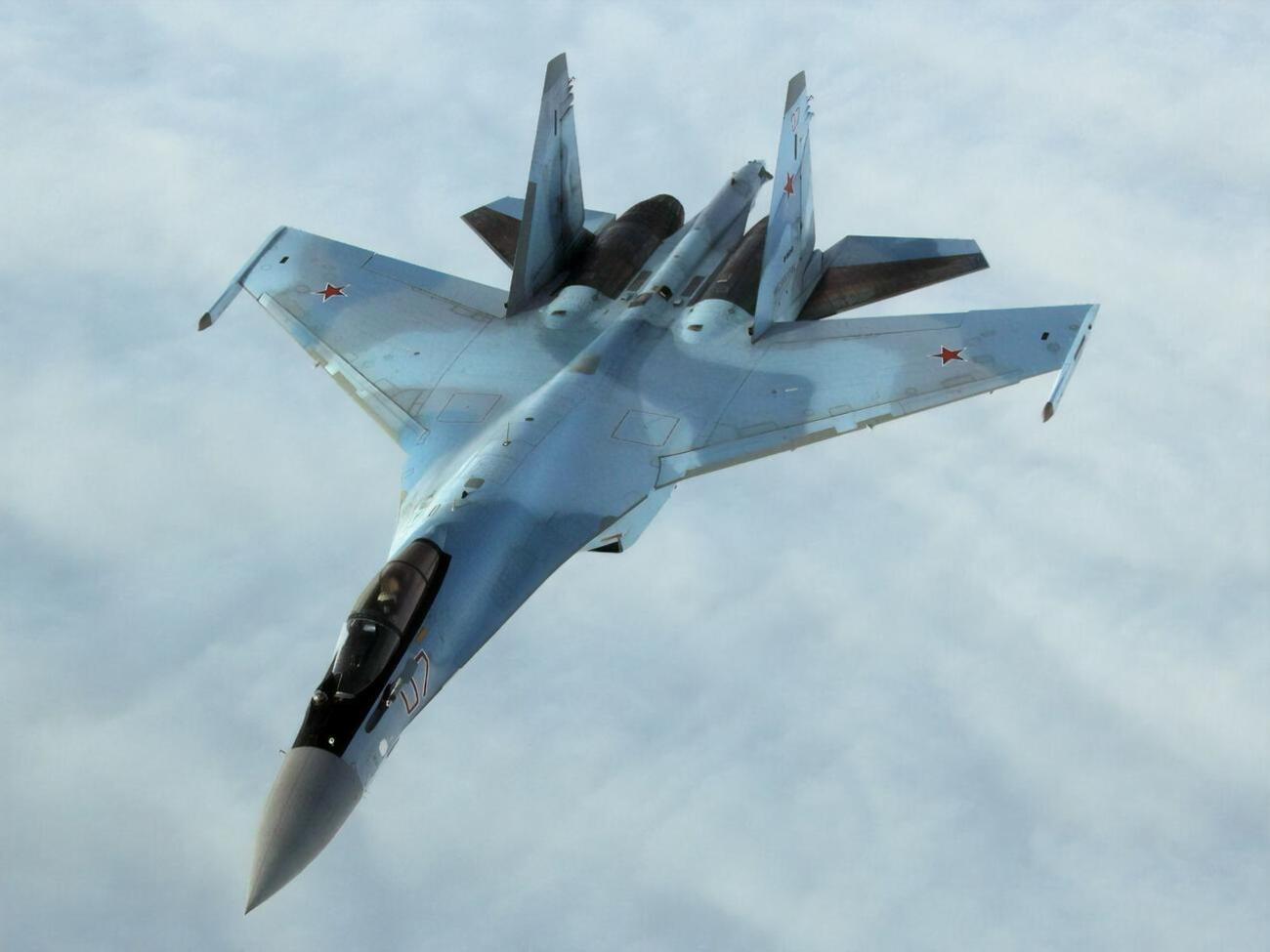 Увечері три удари ворожої авіації зафіксовано по Бериславу, два &ndash; по Новобериславу та один &ndash; по Козацькому, зазначили у Херсонській ОВА