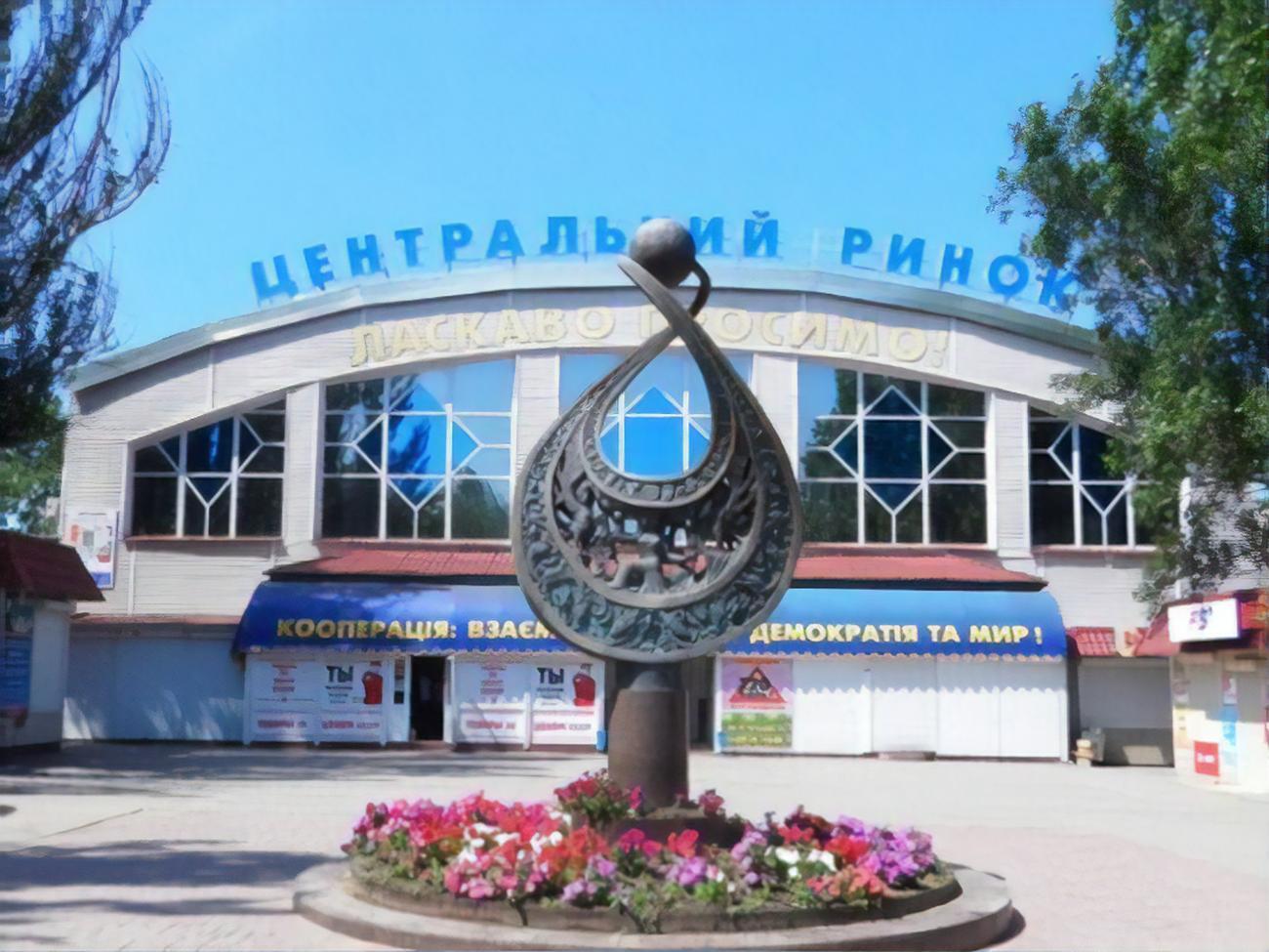 Клочко: На виході з ринку стоять озброєні військові та перевіряють окремих людей. Декого&nbsp;садять до машин і вивозять