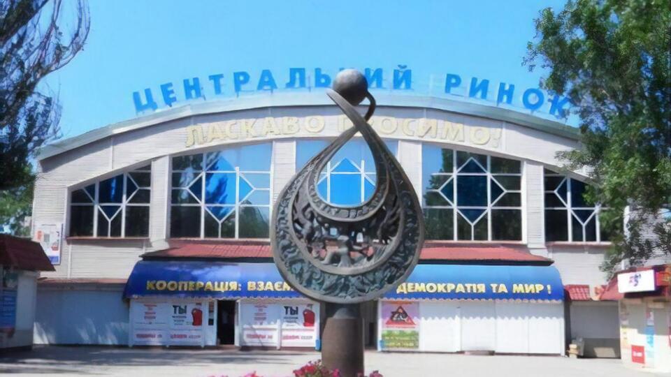 Клочко: На виході з ринку стоять озброєні військові та перевіряють окремих людей. Декого садять до машин і вивозять